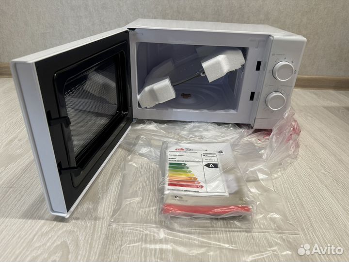 Микроволновая печь соло Binatone FMO 20M22 W белый