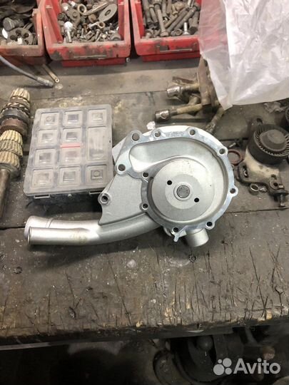 Помпа на мерседес м102