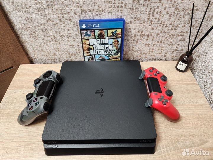 Отличная Sony Playstation 4 Slim,2 джоя,UFC4,GTA5