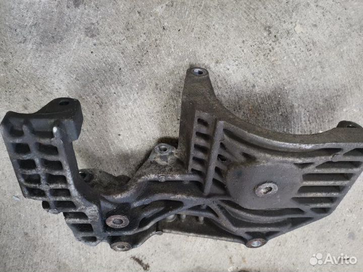 Кронштейн компрессора кондиционера Chery Qq6 S21