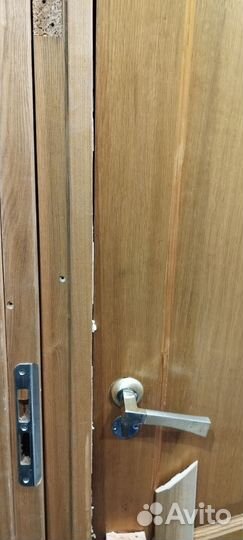 Дверь деревянная бу с коробкой