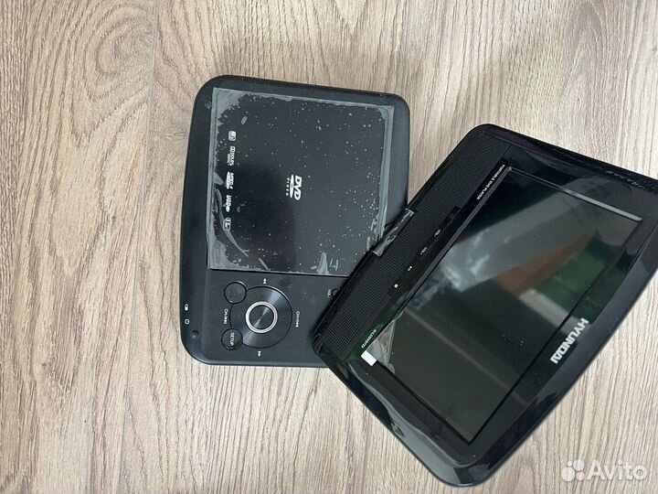 Телевизор и Портативный видеопроигрыватель hyundai