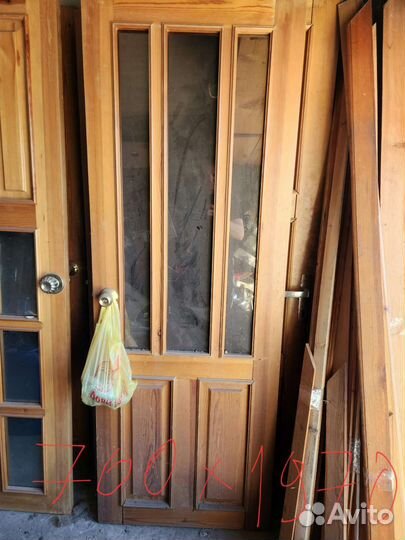 Двери межкомнатные из массива