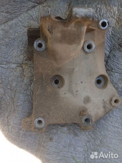 Кронштейн генератора Nissan Primera Р12