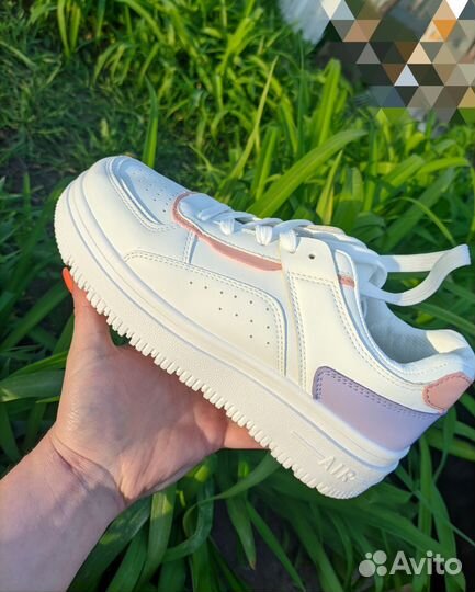 Кроссовки женские новые