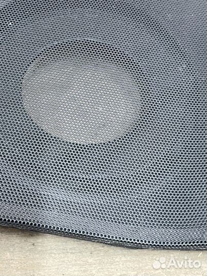 Сетка динамика в торпедо Toyota Land Cruiser 200