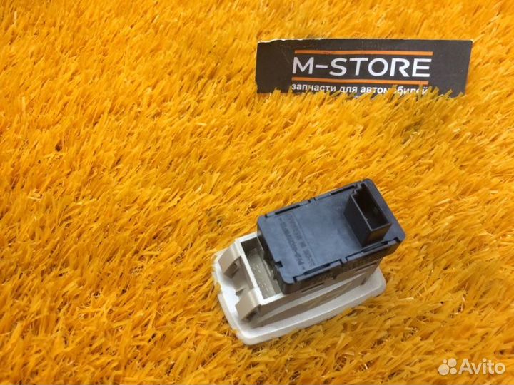 Кнопка стеклоподъемника передняя левая Bmw