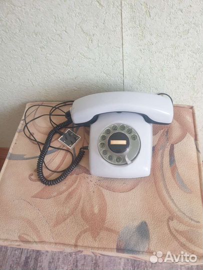 Телефоны рабочие. Для интерьера подойдет