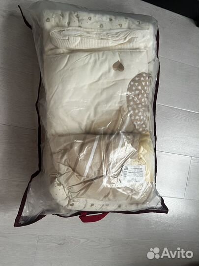 Два комплеката постултного белья с бортиками