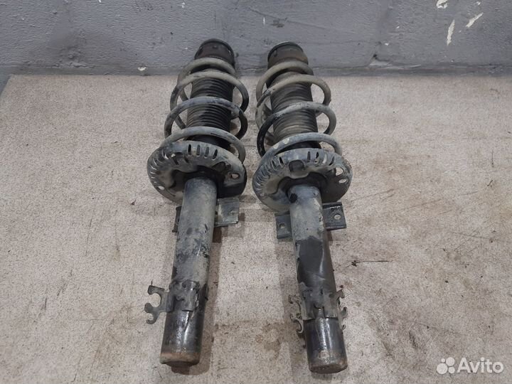 Стойка в сборе KYB для Volkswagen Polo Sedan V