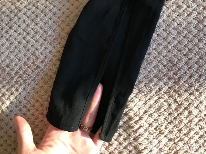 Комбинезон с шортами и вырезами на рукавах