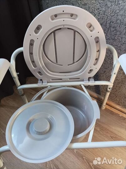 Кресло - стул с санитарным оснащением