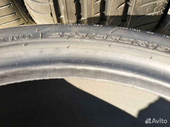 Roadstone N8000 245/40 R19 и 275/35 R19 100W