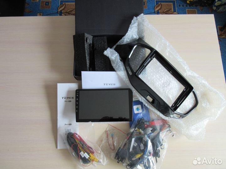 Продам автомагнитолу Teyes 4/64 для Лада Веста