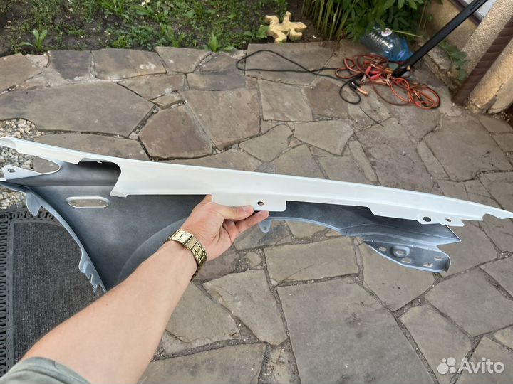 Переднее левое крыло volkswagen polo белое