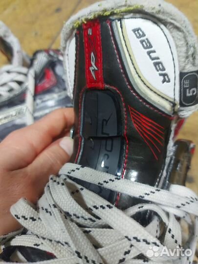 Хоккейные коньки bauer apx2 размер 5ее
