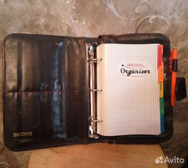 Кожаный аксессуар бизнесмена 