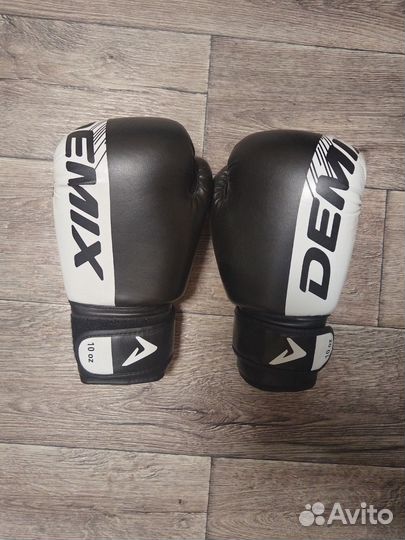 Боксерские перчатки 10 oz новые