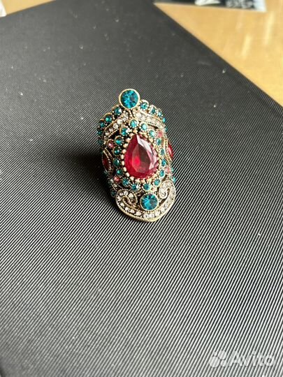 Винтажное Кольцо с разноцветными камнями новое