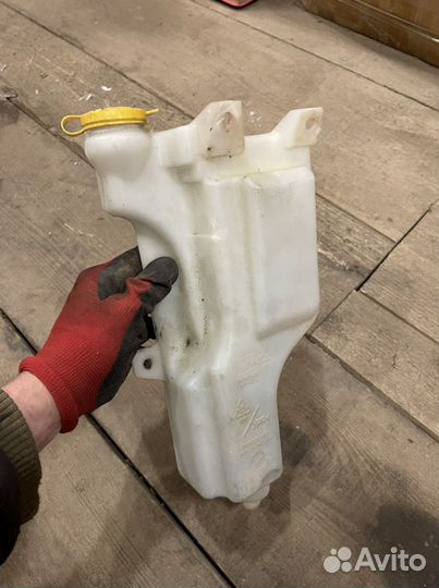 Бачок оригинальный Ford Ranger 2 / Mazda BT