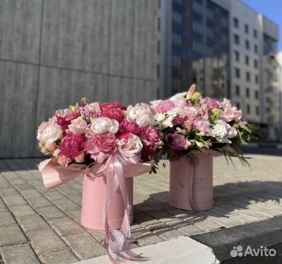 Цветы в коробе пионы розы