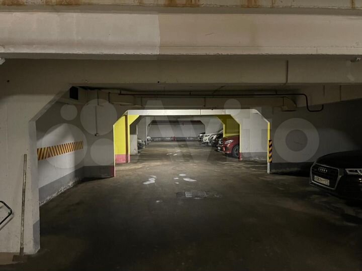 Машиноместо, 12 м²