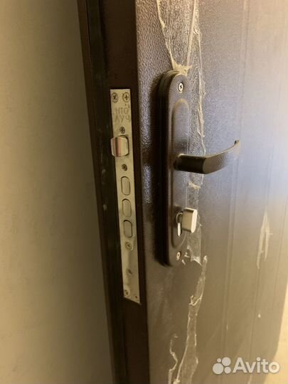 Дверь входная металлическая от застройщика