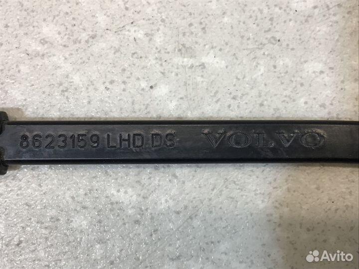 Поводок стеклоочистителя передний левый Volvo S40