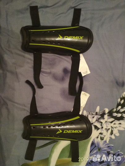 Щитки футбольные demix