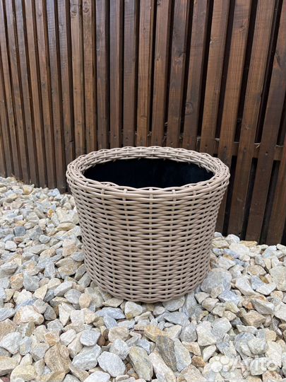 Кашпо из ротанга (полиротанга)