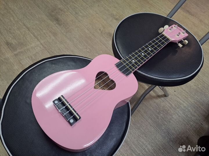 Укулеле розовая с сердечком