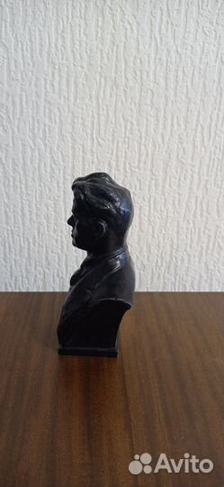 Бюст Маяковского