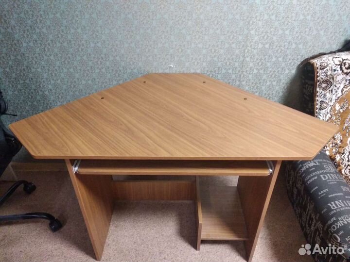 Компьютерный стол угловой