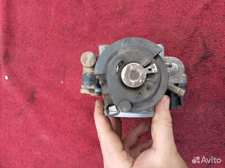 Дроссельная заслонка Ауди A4. 058 133 063