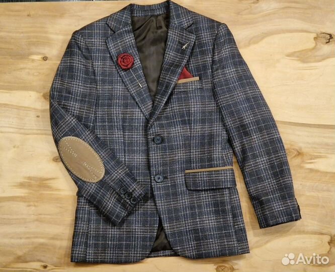 Пиджак на мальчика 122 и 104