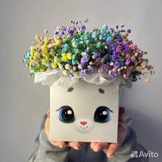 Разноцветная гипсофила в коробке Зайка