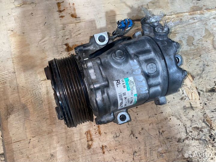 Компрессор кондиционера Opel GM 24421642