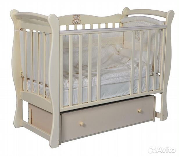 Детская кровать с маятником