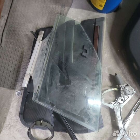 Водительское стекло на мерседес 202