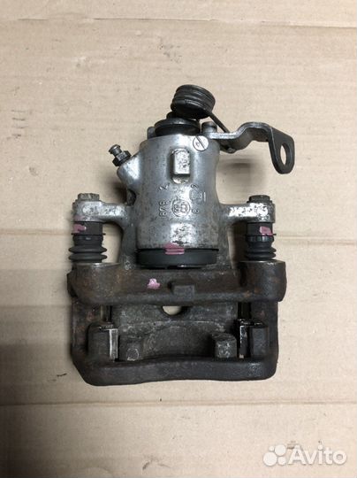 Суппорт задний правый Опель Астра Аш