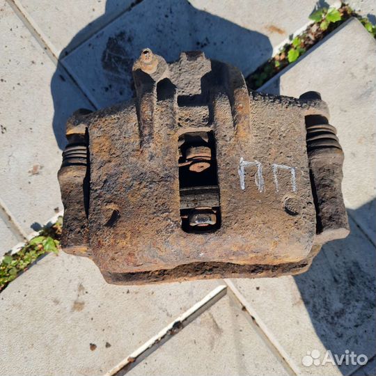 Суппорт Skoda Felicia 1.3 правый передний