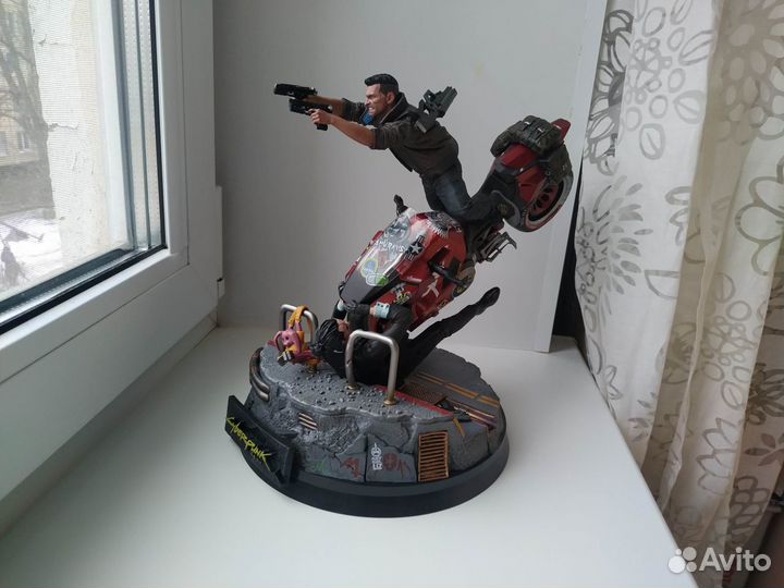 Фигурка из коллекционки Cyberpunk 2077