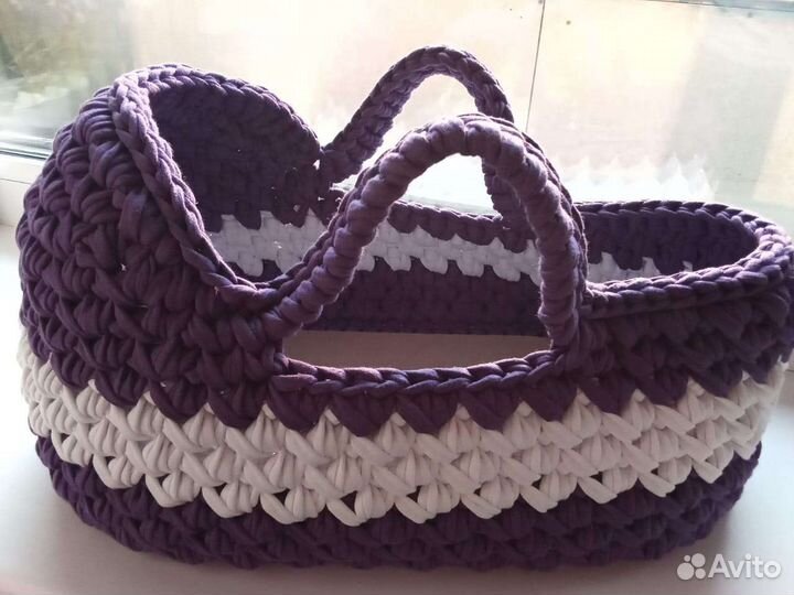 Вязаная люлька для куклы