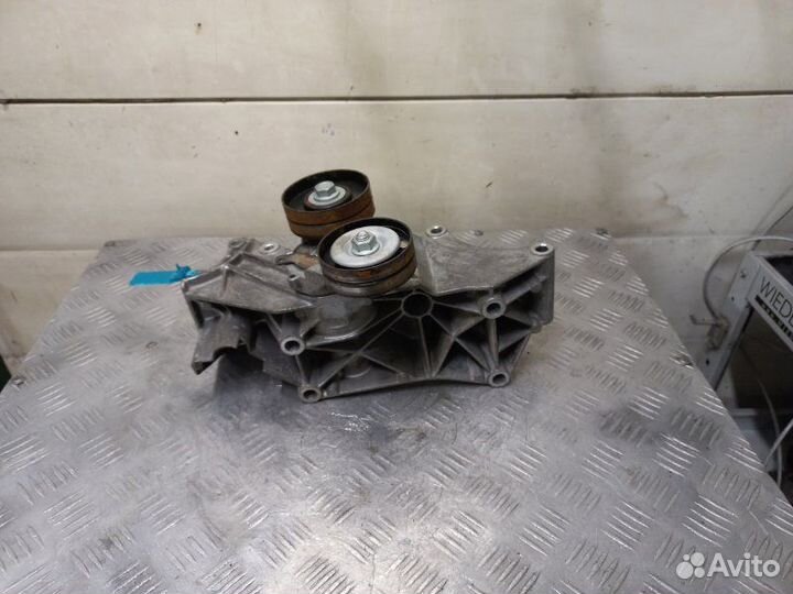 Кронштейн генератора Skoda Octavia A4 1.4 16V BCA