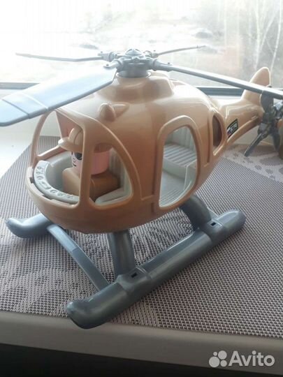 Игрушка вертолёт