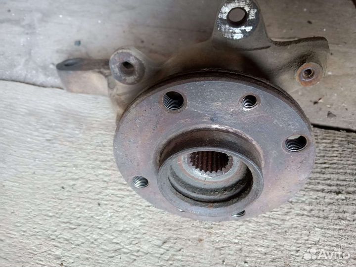 Поворотный кулак Kalina 1 правый