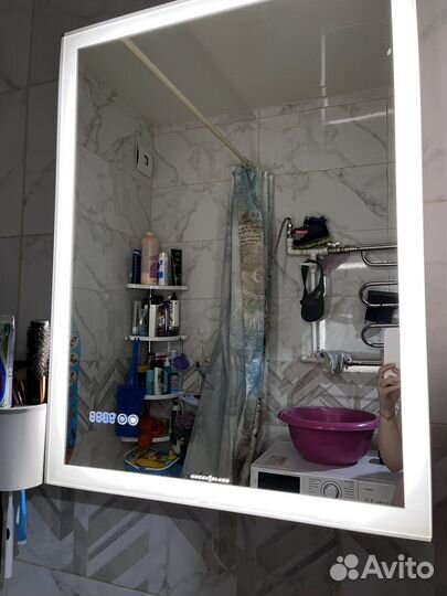 Зеркало с подсветкой и часами