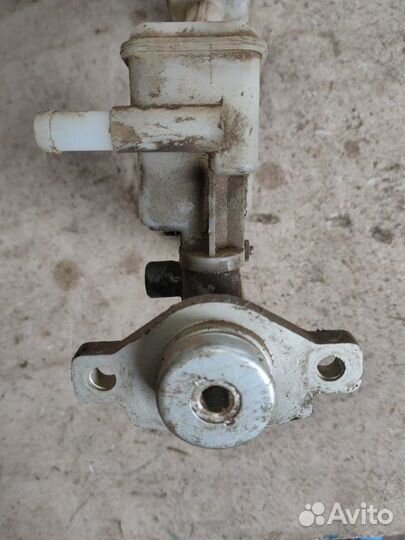 Главный тормозной цилиндр Nissan Primera P12