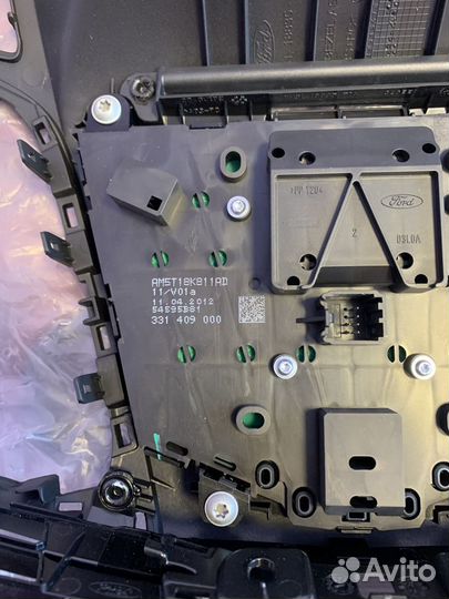 AM5T18K811AD FordFocus III Блок кнопок+дисплей+маг