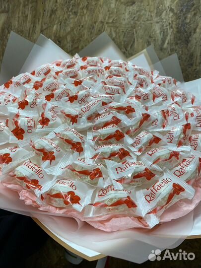 Сладкий букет из конфет Raffaello (рафаэло)